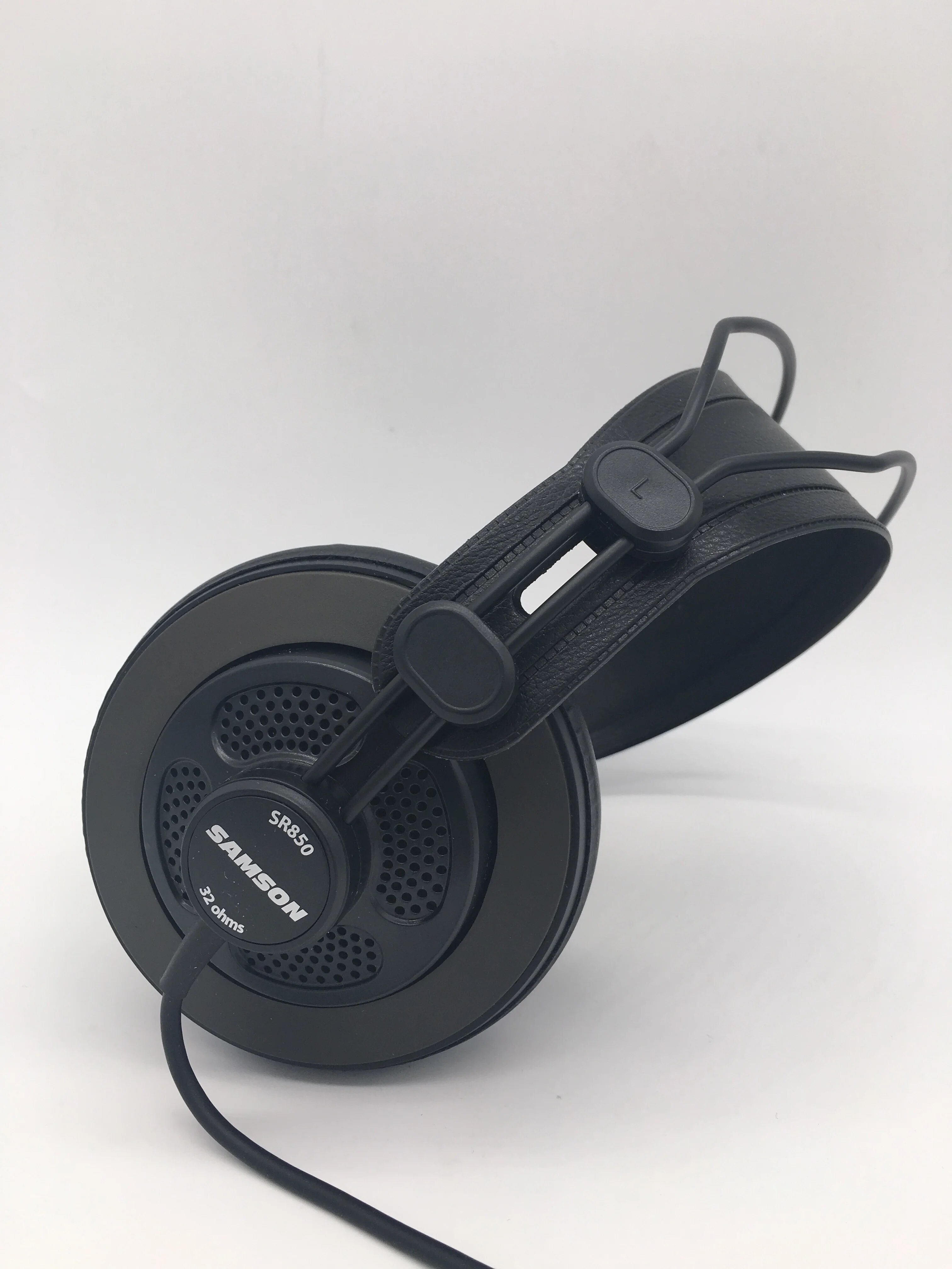 Samson SR850 Semi-Open-Back Studio Headphone monitoring headset with velour ear pads for studio recording hi-fi monitoring. 