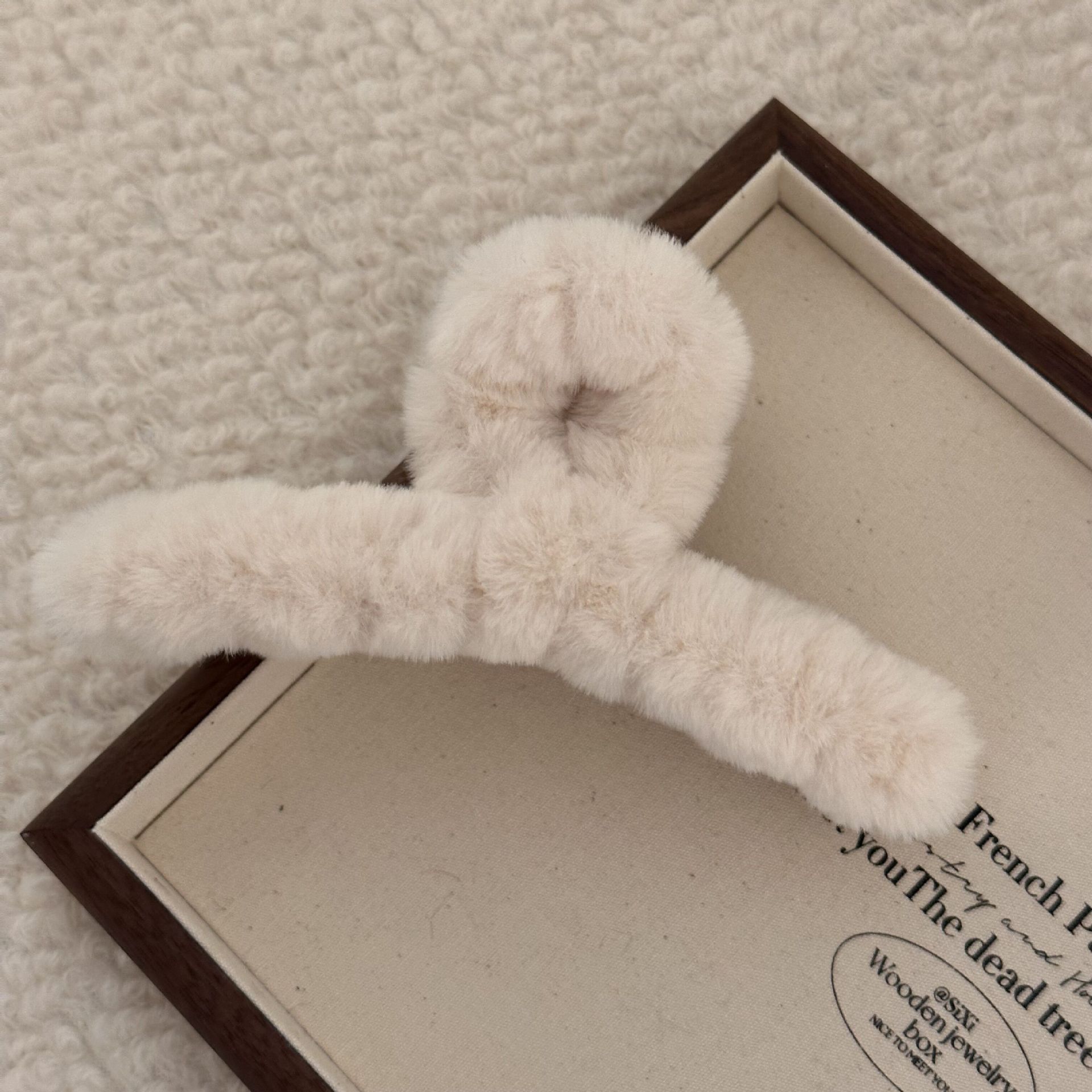 Feels good! Plush large size hair clip sweet back of head hair clip autumn and winter warm shark clip new style hair clip