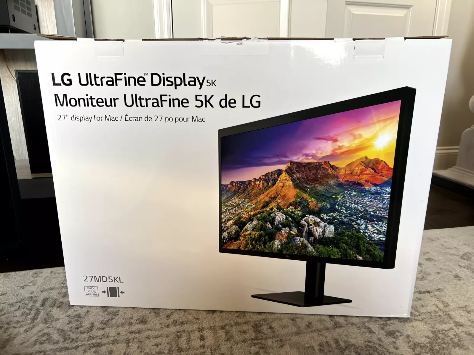 Mac対応・Apple純正UltraFine 5K Display 27㌅ LG Buy 68.58 cm (27