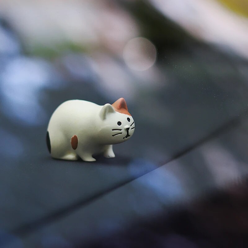 Cute Anime Kitten Car Interior Decoration Curious Kitten Action Figure Auto Dashboard Rearview Mirror Ornaments Car Accessories. 