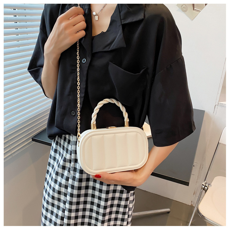 IELGY women's high-end chain solid color box small square bag. 