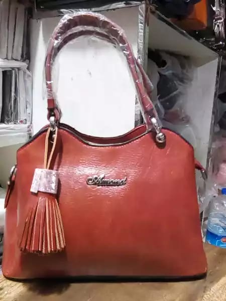 Women's latest trends elegant and stylish handbags