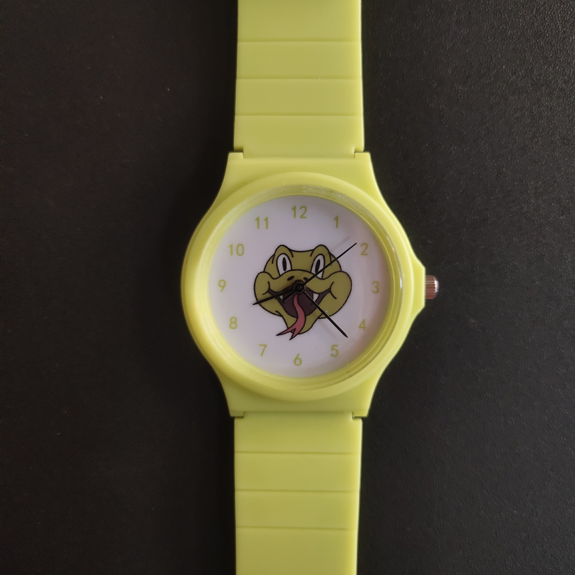 In addition to the three evils of the week, the watch with the primary school quartz watch, Chen Guilin, the same watch, Ruan Jingtian, pink pig. 