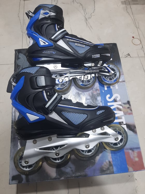 ACTION SKATING WHEEL SIZE 84"BEST QUALITY SHOES SIZE 43. 