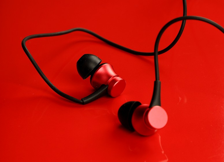 mi earphone red