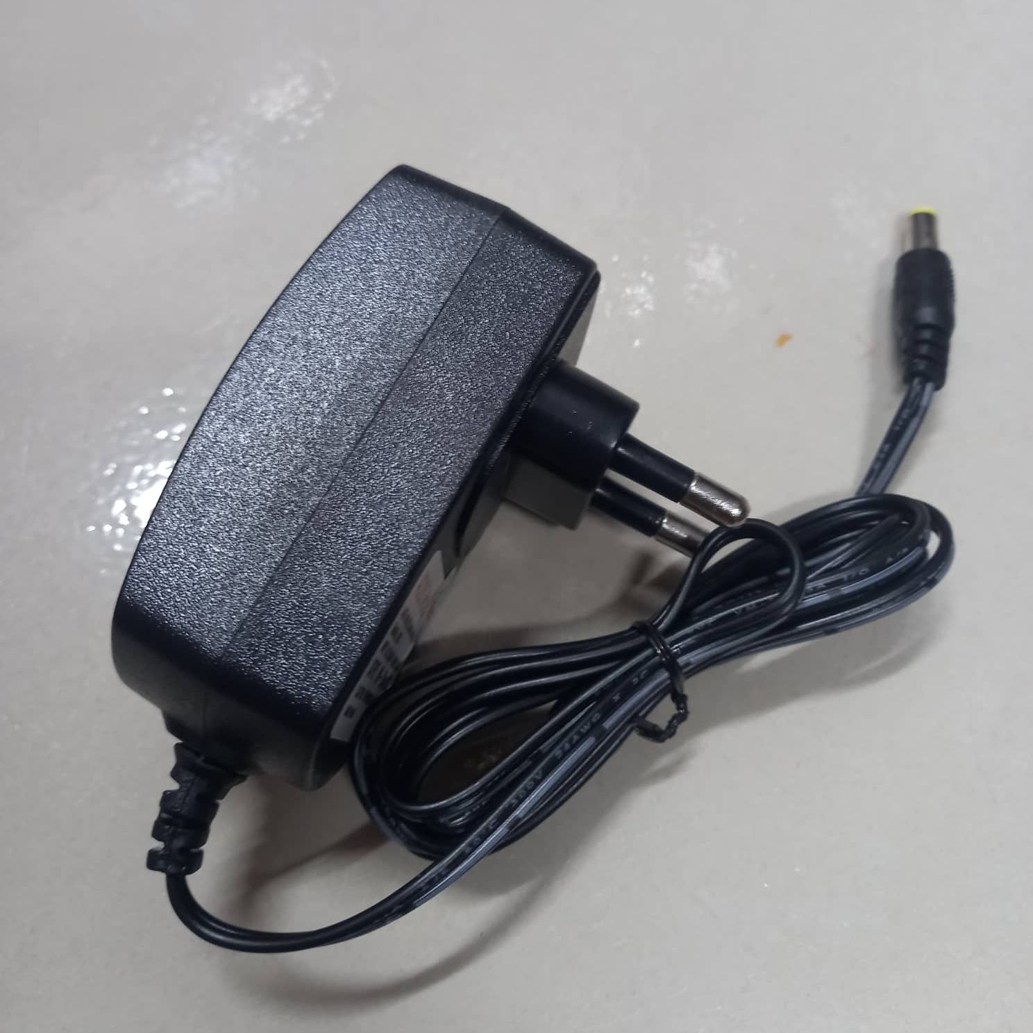 6V 2A WHITE/BLACK AC 220V To DC 6V 2A Power Supply Adapters Chargers 6V 2Amp Chargers Adaptors For Camera LED Strip Lights. 