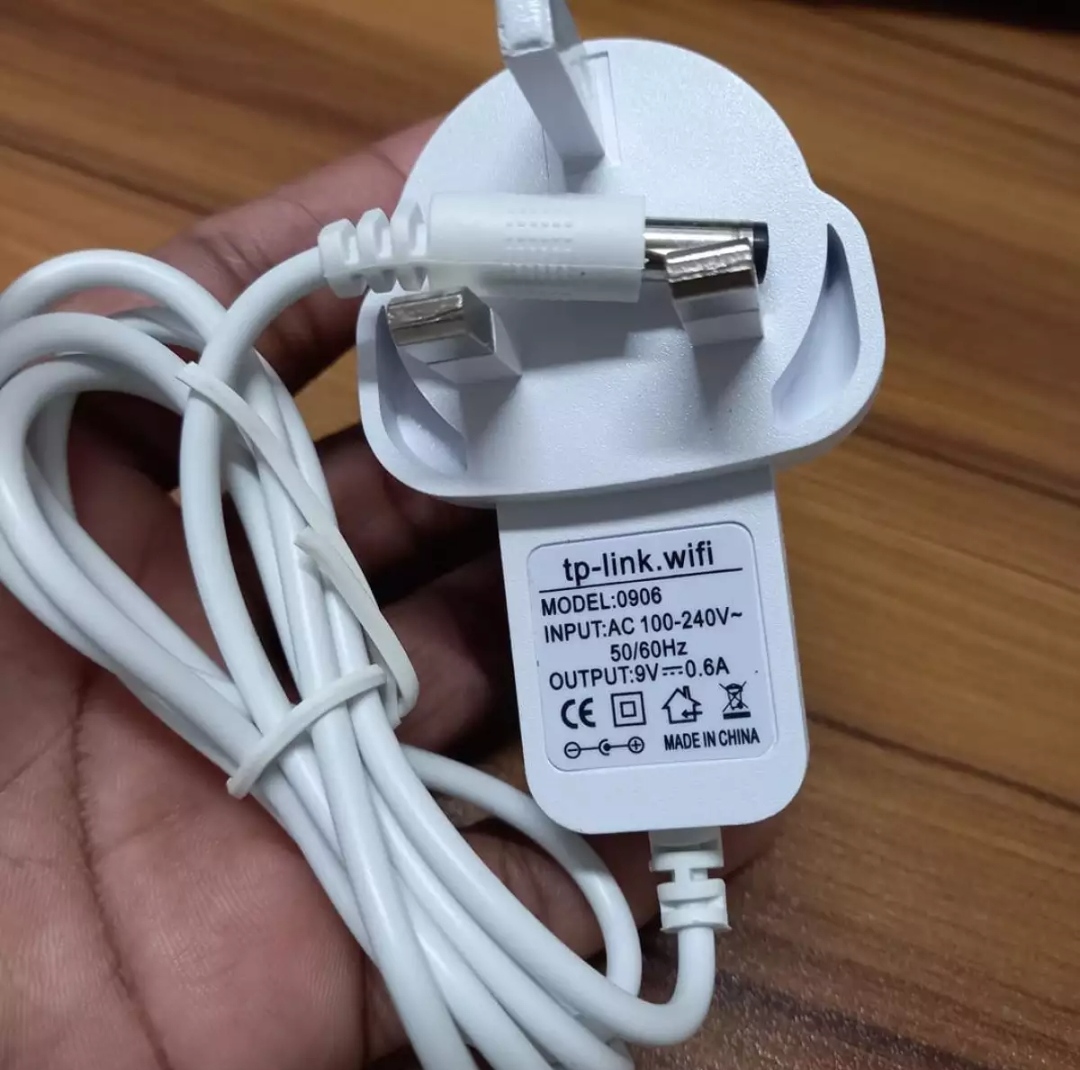 Universal Routers Power Adapter 9V 0.6A. 