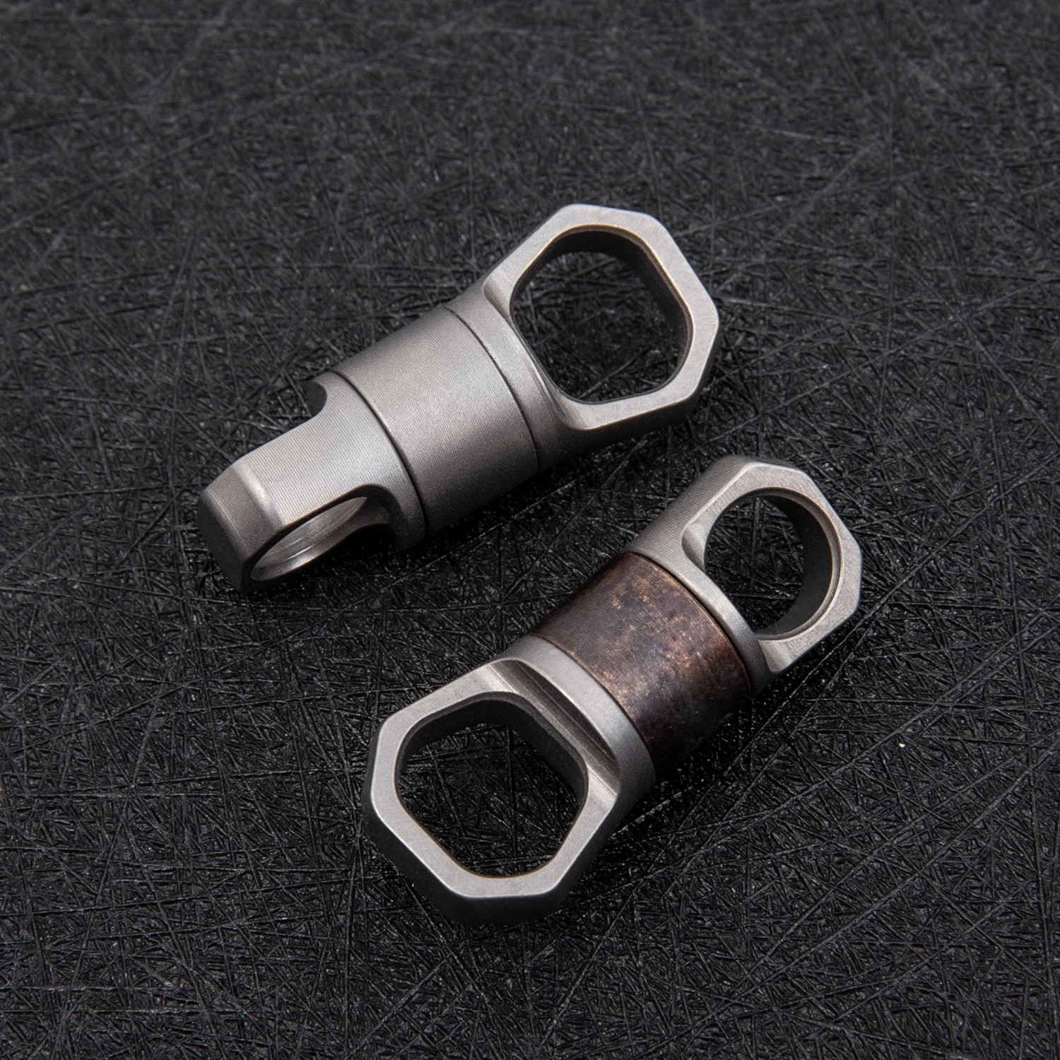 Titanium Alloy Keychain Rotary Connection Parts Universal Small Tool EDC New Two-way Key Chain. 
