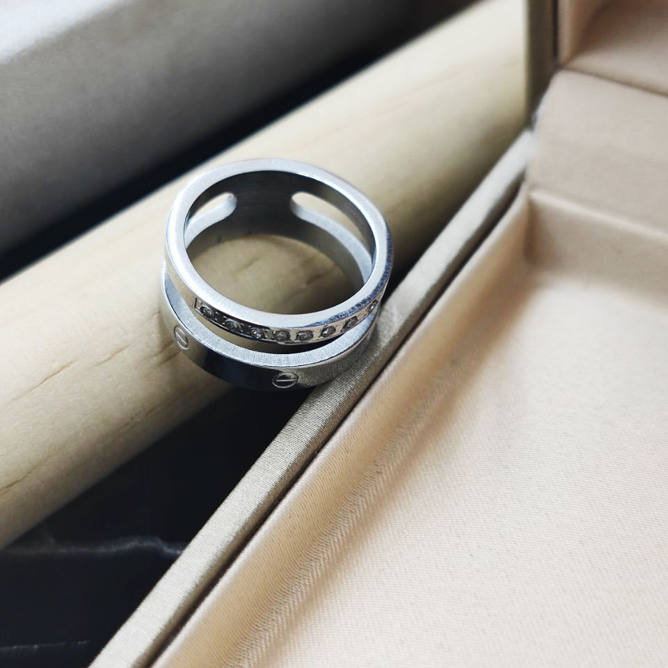 Titanium steel inlaid diamond non-fading ring for women, light luxury, fashionable and high-end index finger ring, couple ring, ring for men