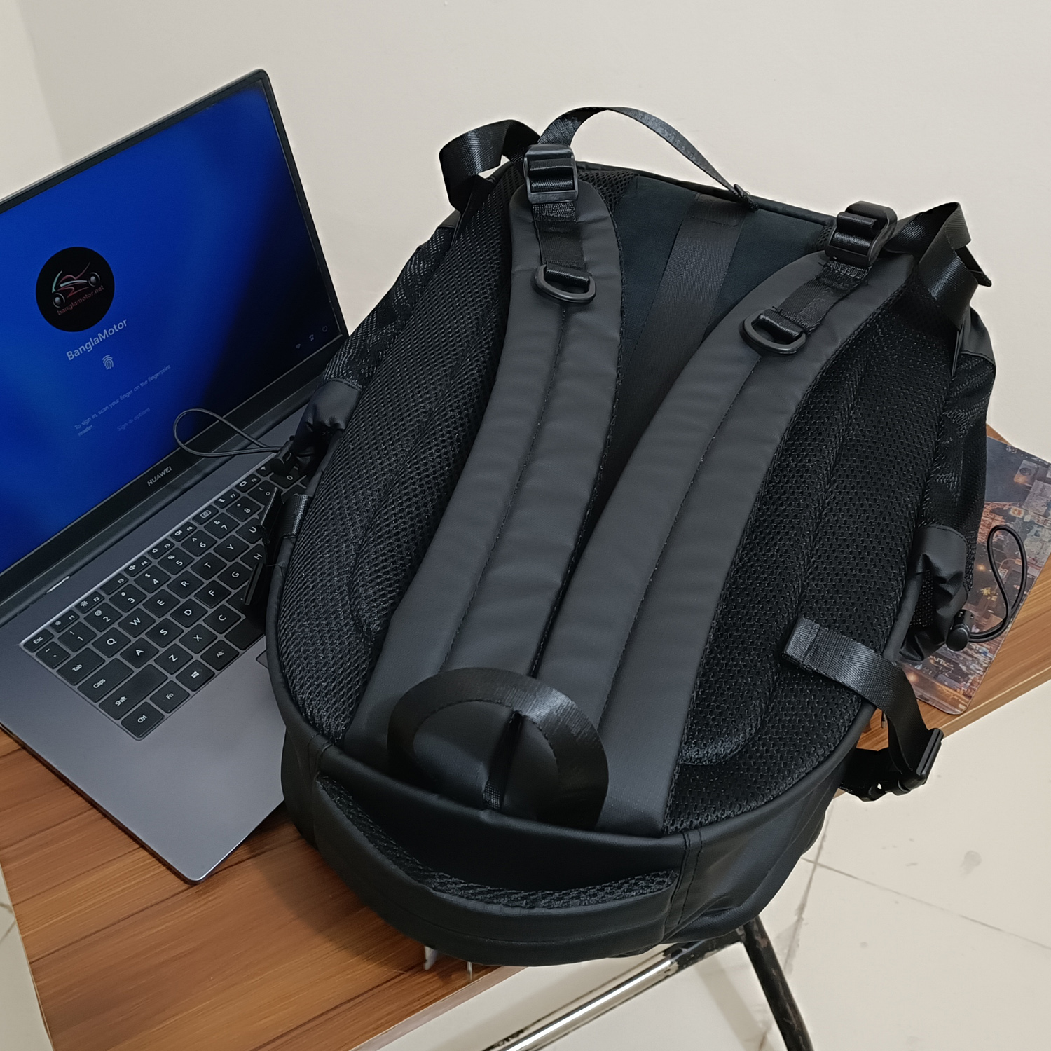 Arctic Hunter 17.8" Stylish Multipurpose BackPack. 
