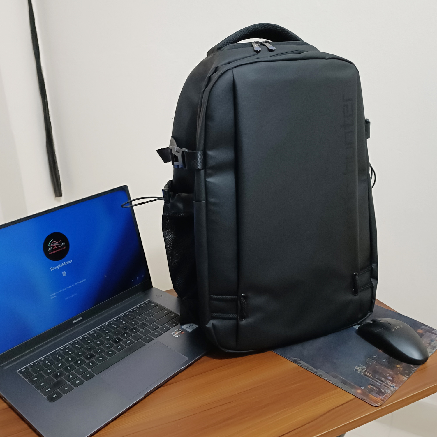 Arctic Hunter 17.8" Stylish Multipurpose BackPack. 
