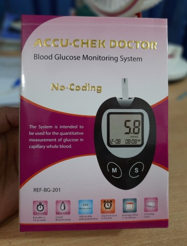 Accu Chek Doctor Instants Blood Glucose Monitor digital meter Machine. 