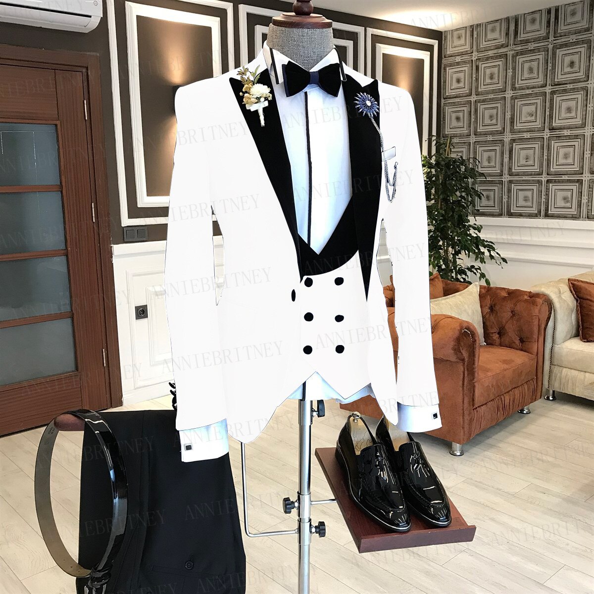 2022 Classic Brown Suit Men 3 Pieces Custom Made Fashion Groom Wedding Suit Tuxedo Elegant Party Business Blazer Vest Pants Set. 