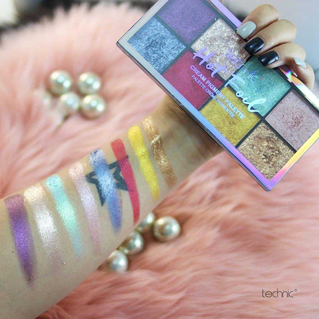 Technic Hot Foil Highly Pigmented 8 Color Eyeshadow Palette. 