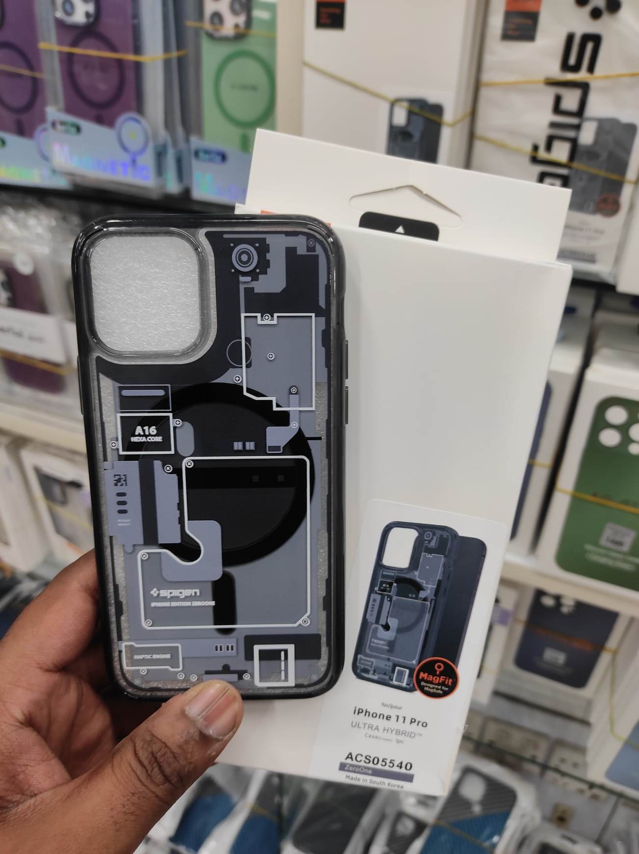 Spigen Case Ultra Hybrid Zero One (MagFit) iPhone 11 Pro. 