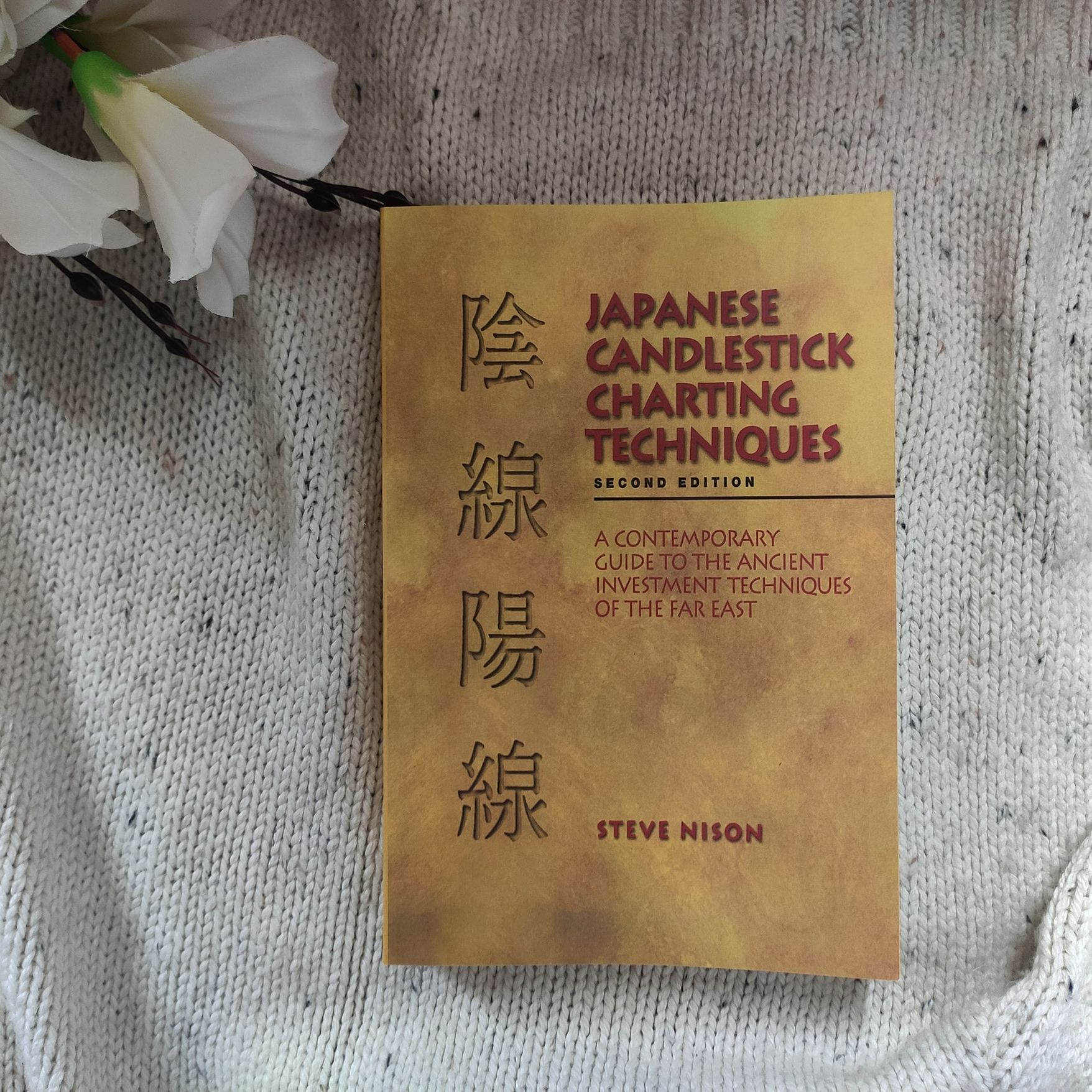 Japanese Candlestick Charting Techniques, Second Edition by Steve Nison - Premium-Paperback. 