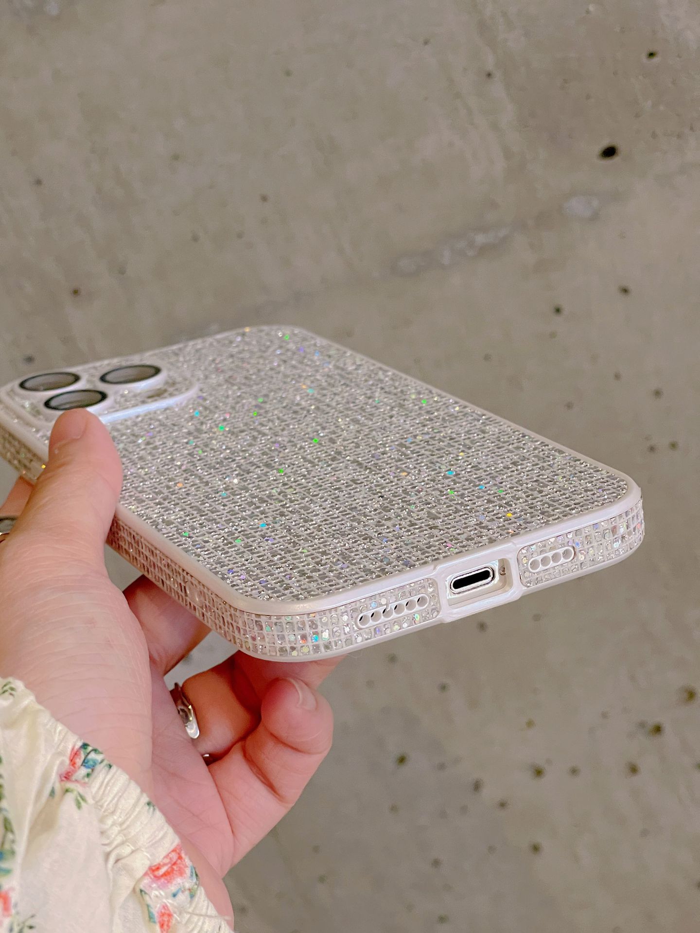[autismaut] New Glitter iPhone15 Side Sticker Oil Injection All-Inclusive Protective Shell Applicable iPhone14 Phone Case Luxury. 