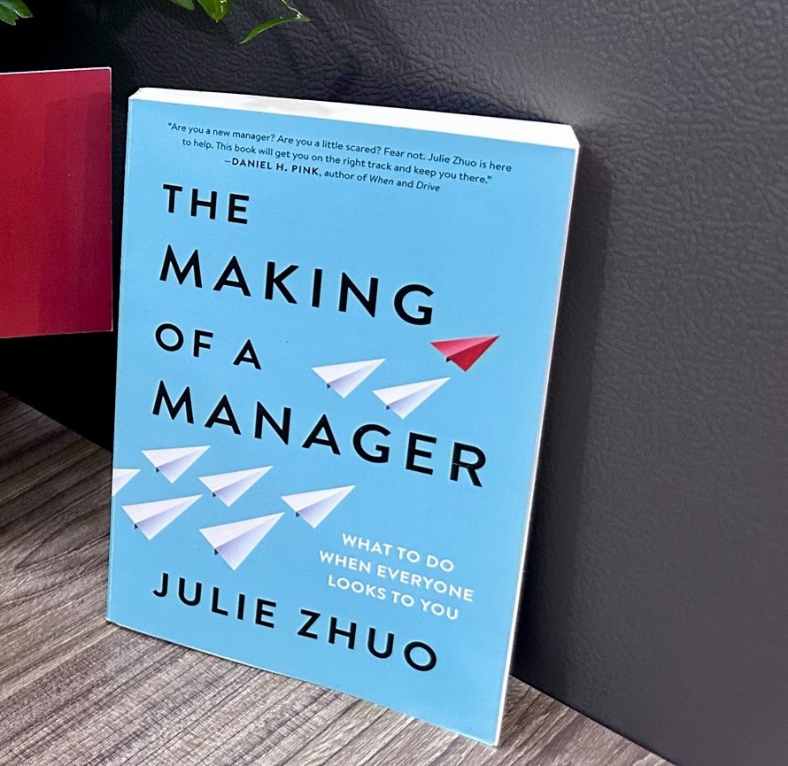The Making of a Manager by Julie Zhuo - Paperback. 
