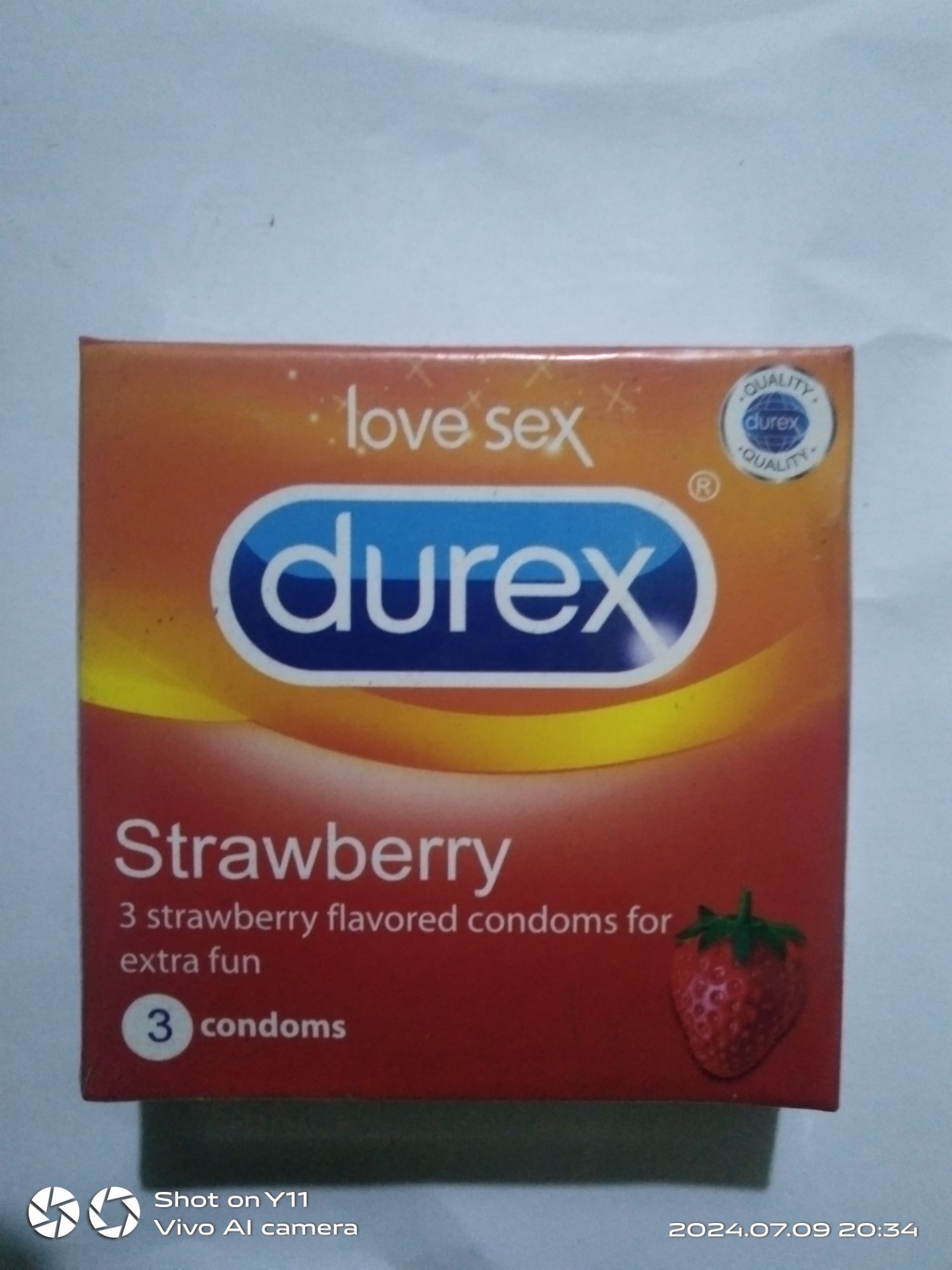 Durex stwbary condoms 03 pic plan made in china