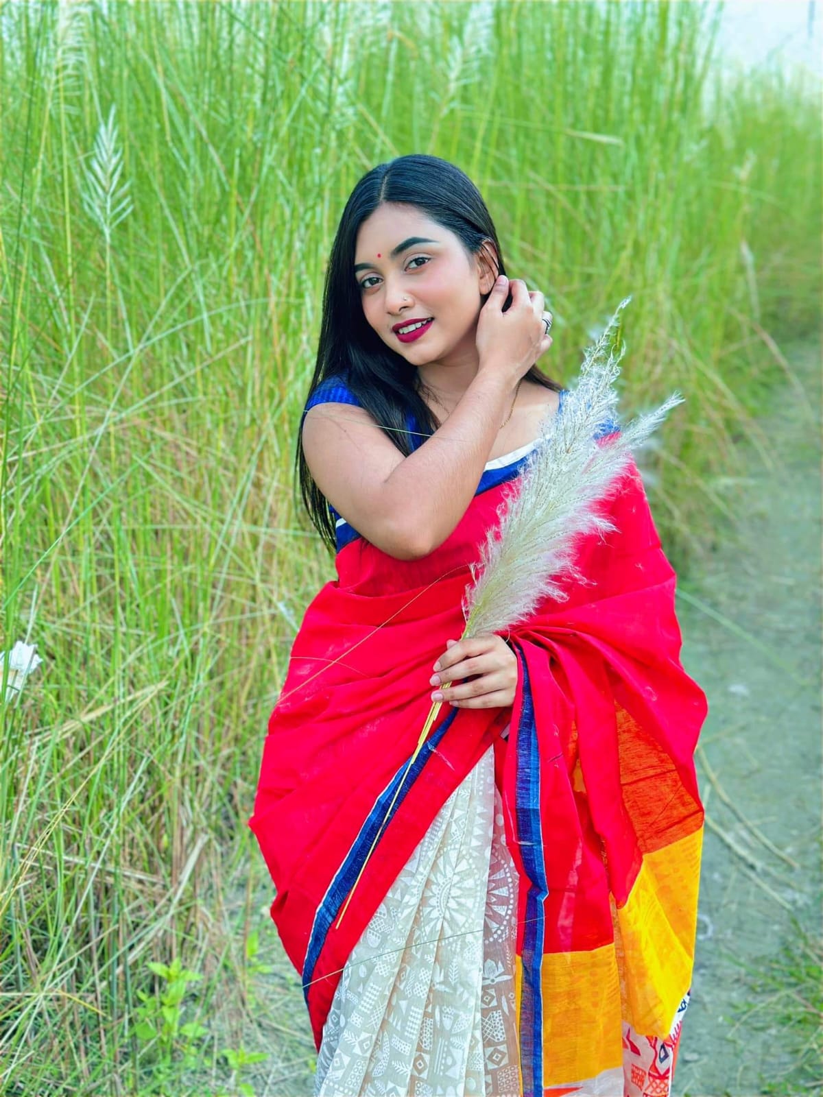 Halfsilk skinprint saree-Torcell attached to the armpit. 