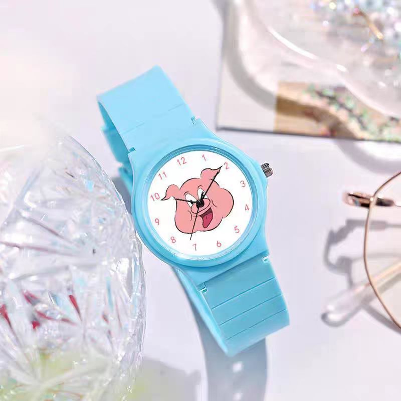 In addition to the three evils of the week, the watch with the primary school quartz watch, Chen Guilin, the same watch, Ruan Jingtian, pink pig. 