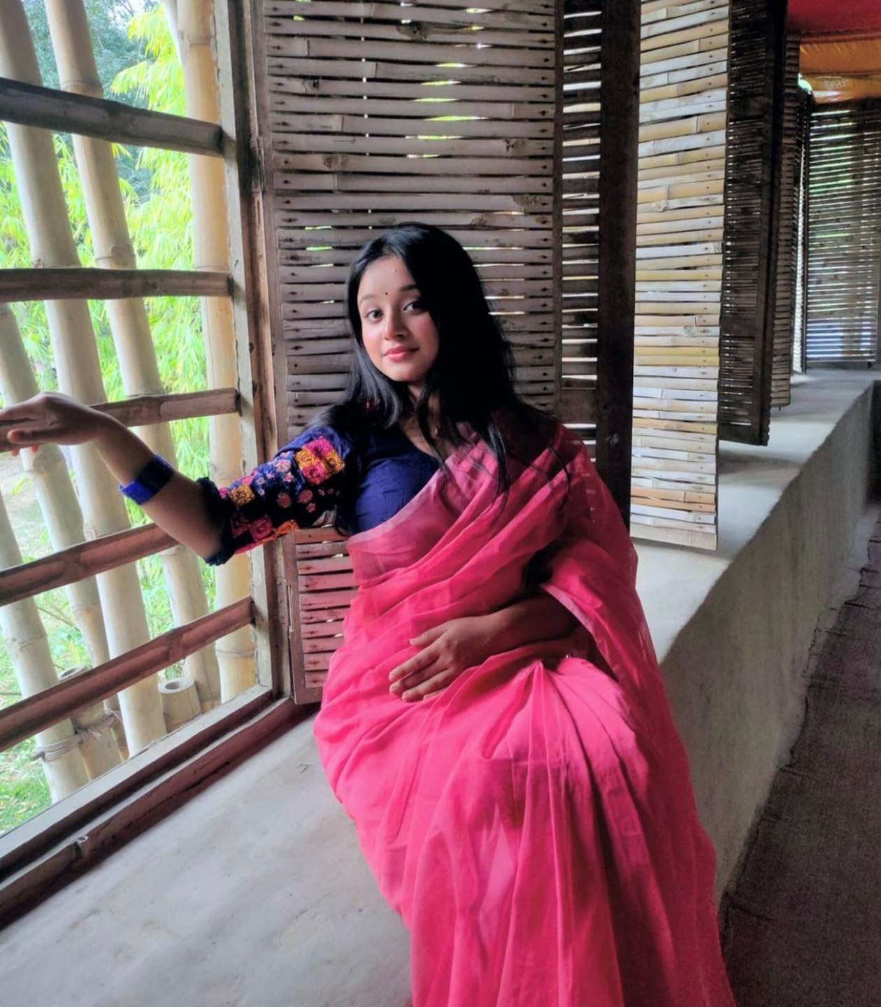 Trendy Collection with Elegant Style in the Flat Rani Golapi Colour Muslin Than Saree for Women - A Chic Ensemble for Fashionable Looks and Casual Wear. 