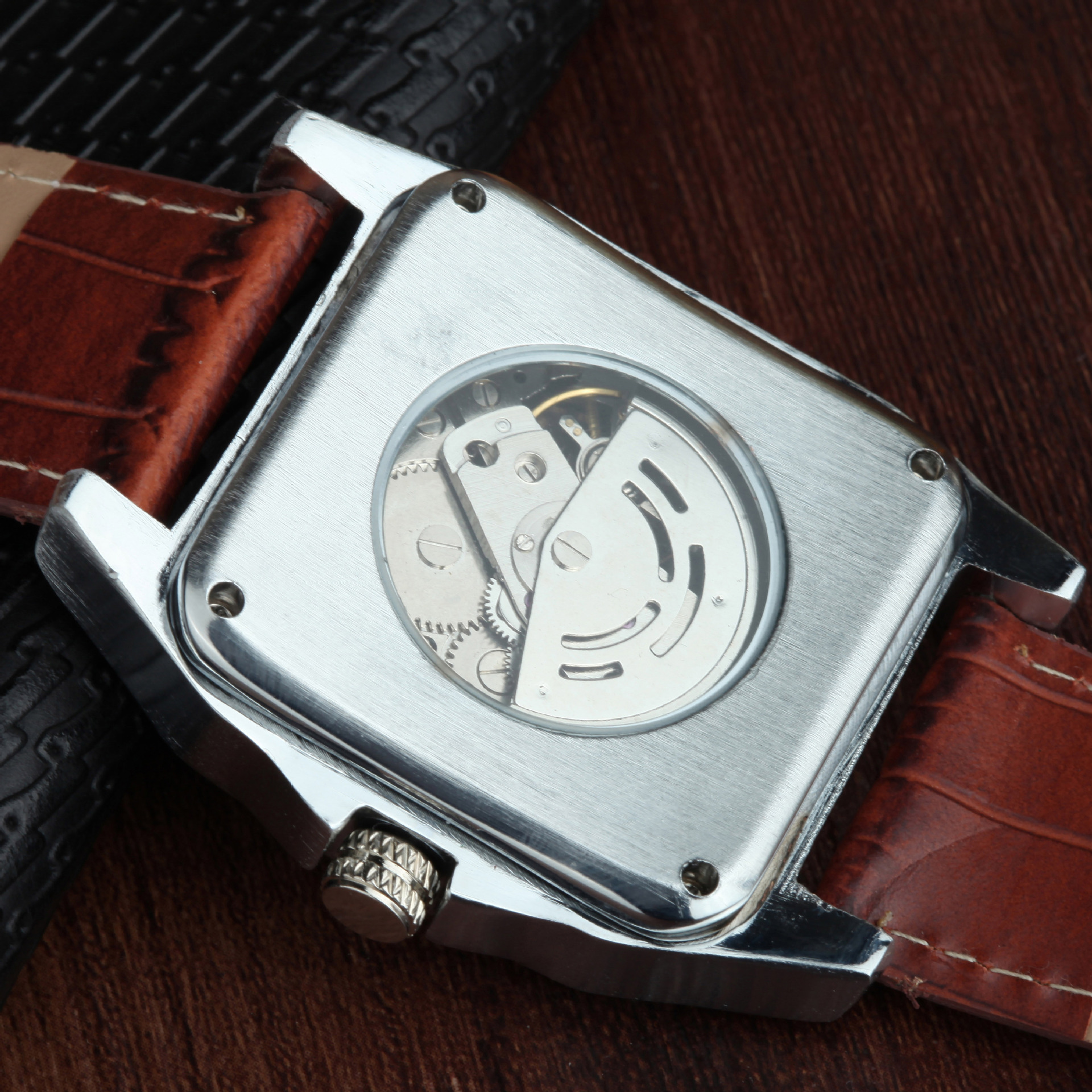 Goer Gore Korean men's watch personality casual net red hollow square automatic mechanical watch a generation of hair. 