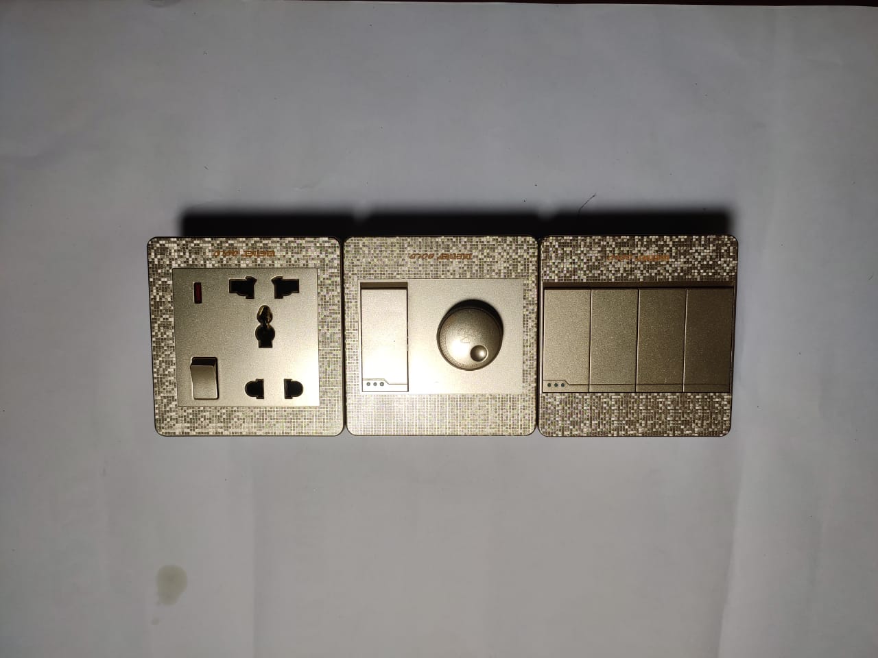 Wener Gang Gold Switch Standard Value Pack: 4 Gang+ Fan Dimmer+13A 5 pin Multi Socket. 