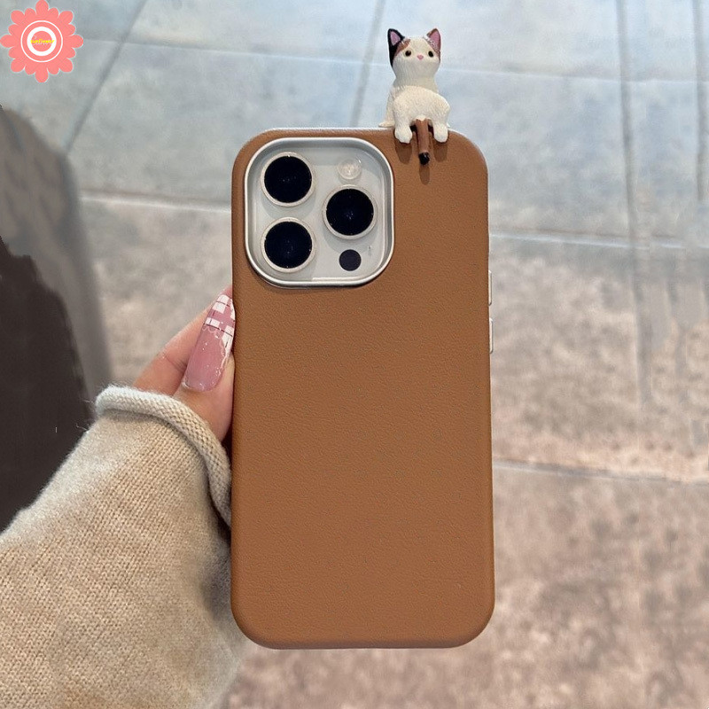 Simple Solid Color Lovely 3D DIY Doll Cat Cartoon Kitten Case Compatible for IPhone 15 11 16 12 13 14 Pro Max 16 15 14 Plus XR X XS Max Luxury Metal Lens Frame Leather Texture Case. 
