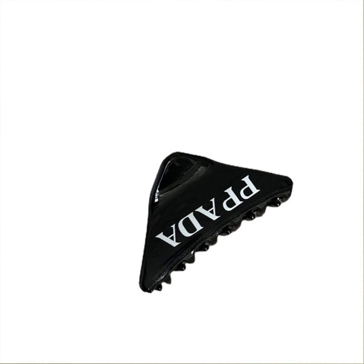 The new trendy letter inverted triangle hair clip with a high ponytail grab clip on the back of the head shark clip is a delicate temperament hair accessory. 