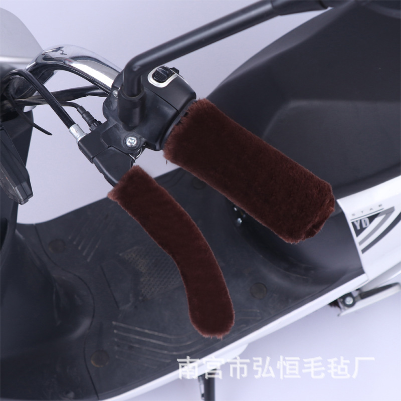 The new granular fleece imitation plush handle cover, handlebar cover, electric car, motorcycle, tricycle, anti-slip handguard, warm and universal