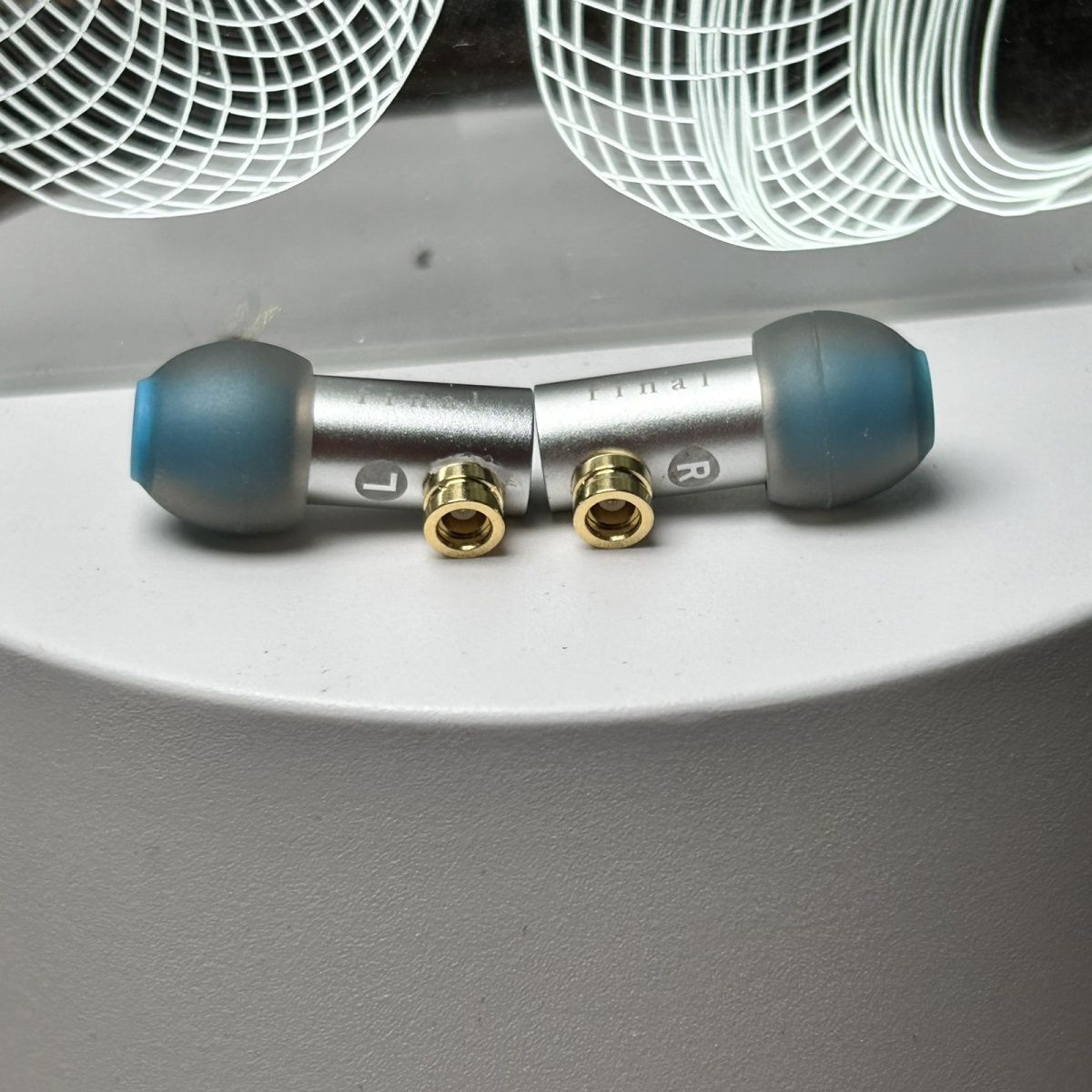 Final E2000C Dynamic Coil Headphones MMCX Plug-In In-Ear Wired Audiophile-Grade Earphone With High Sound Quality. 