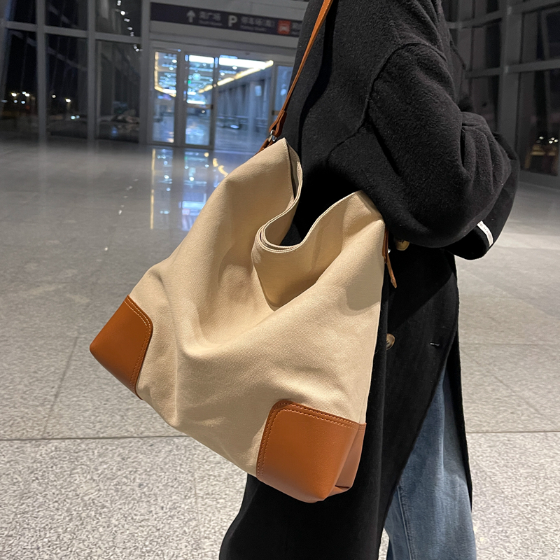 ins lazy windsurf big bag 2024 casual and versatile bucket bag student class bag retro contrast shoulder bag. 