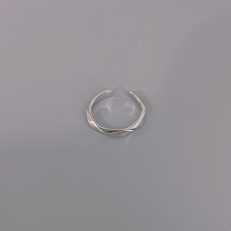 Simple Möbius ring ring for men, trendy, high-end, personalized, sexy index finger, female couple ring, niche design, new style