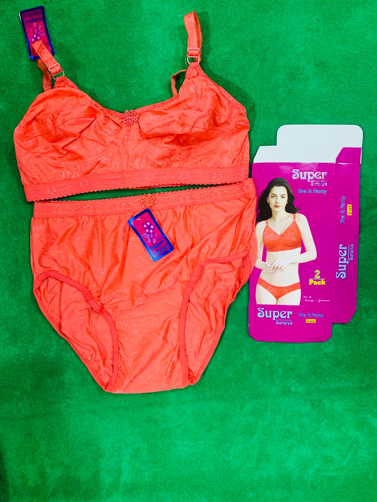 Comfortable Bra and Panty Lingeria Set For Women. 