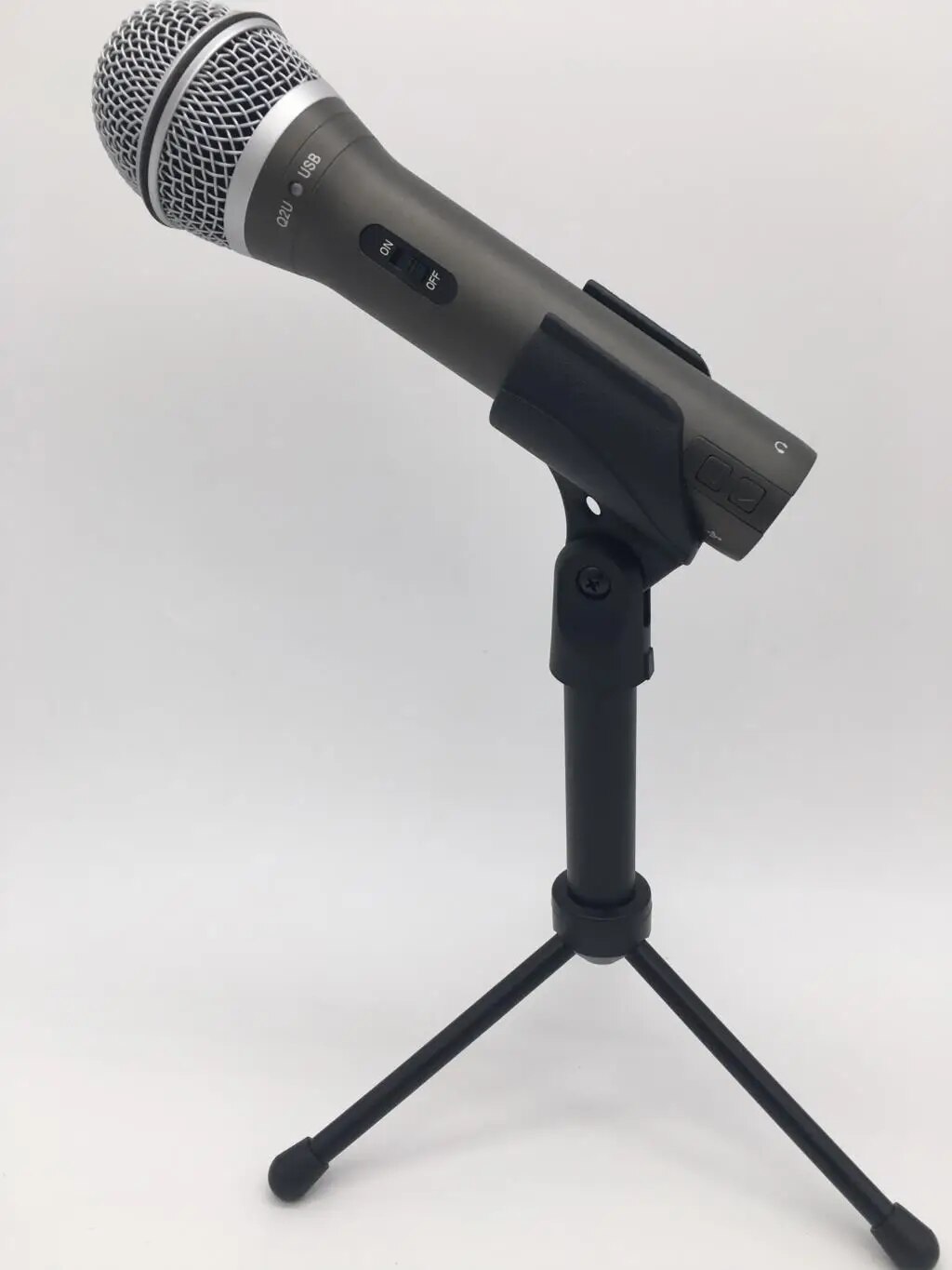 Samson Q2U Handheld Dynamic USB Microphone with XLR Headphones port mic for podcasting radio and YouTube videos. 
