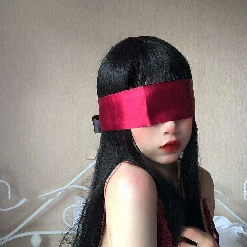 Silk satin face, fun and comfortable mask, handcuffs with double-sided straps, can be used for tying hands, silky couple, game, foreplay, eye covering. 