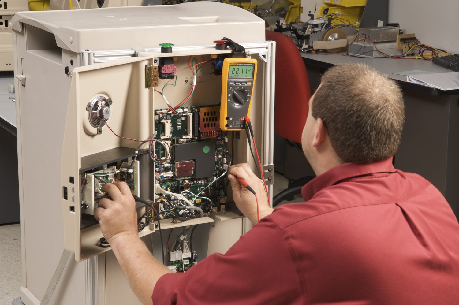 Fluke 179 TRMS Digital Multimeter with temperature readings. 