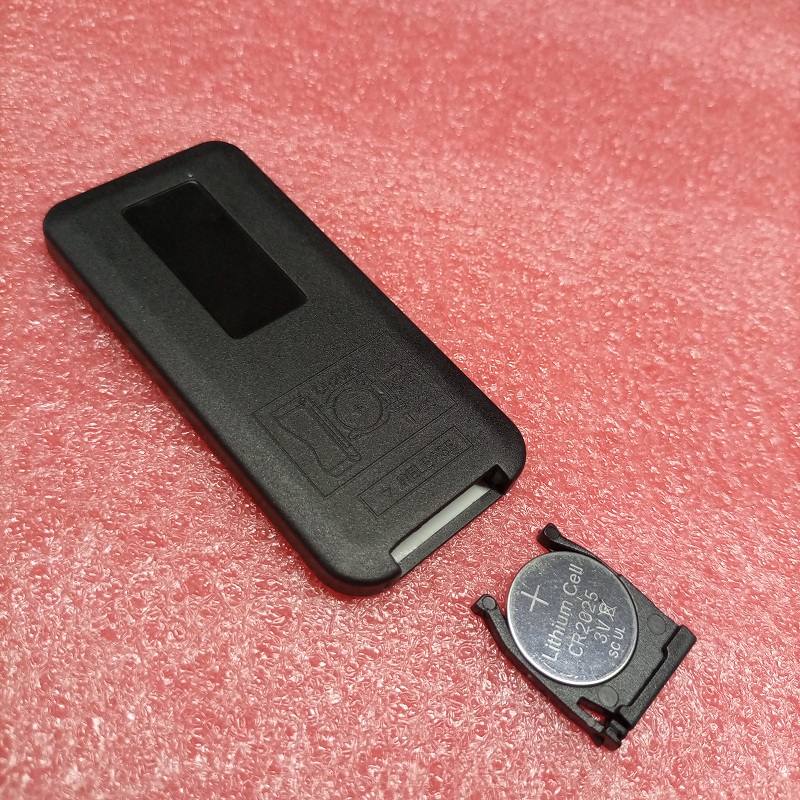 Universal IR Remote Controller for Car Audio MP3 MP4, 21 Buttons, Black, CR2025 Battery, Lightweight Design. 