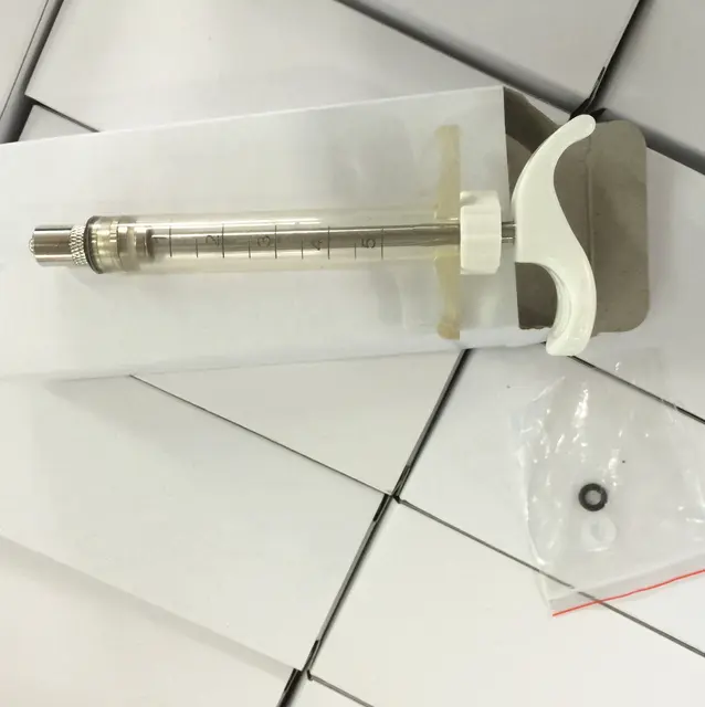Veterinary injection syringe TPX material 5ml. 