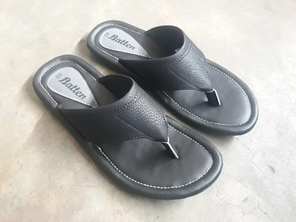 Fashionable Leather Sandal for Men (Black). 