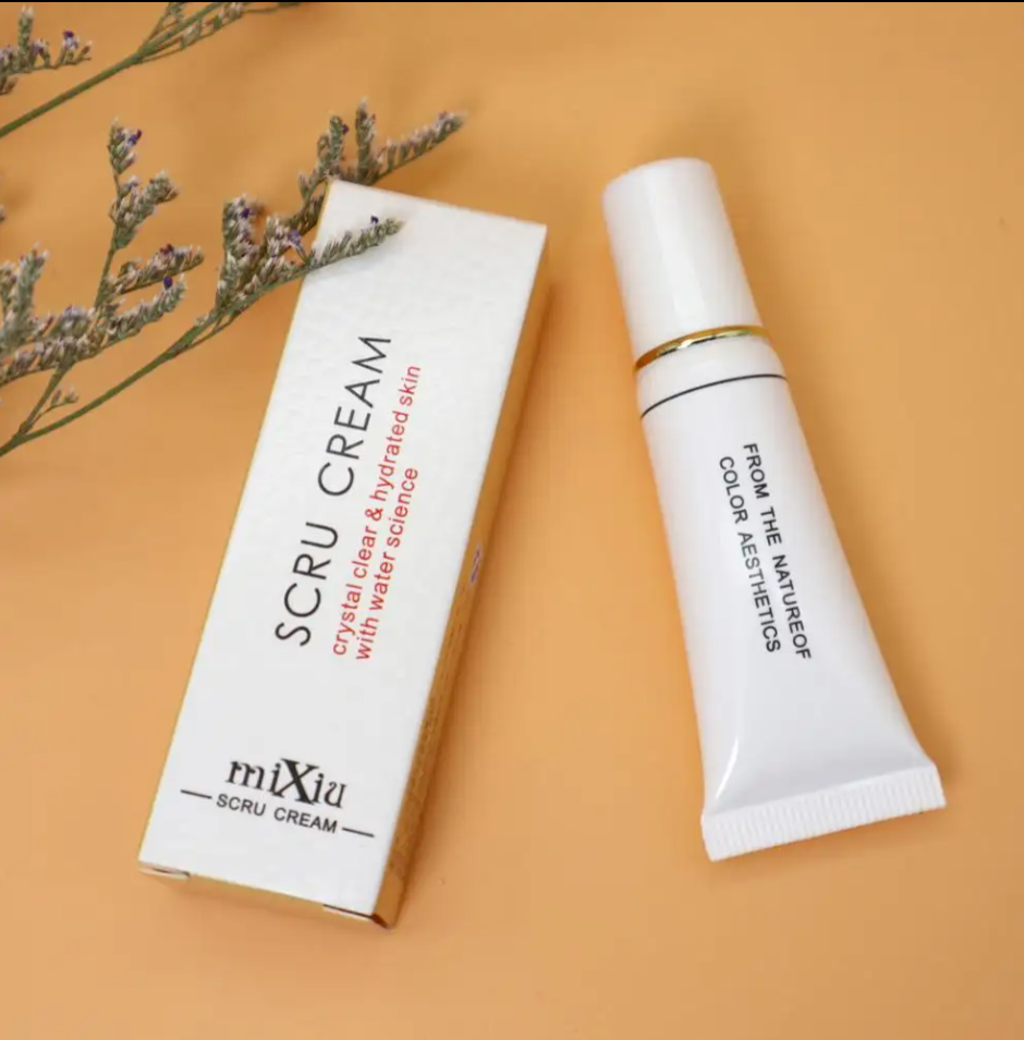 Scru Cream Lips Scrub for Removing Dark spot. 