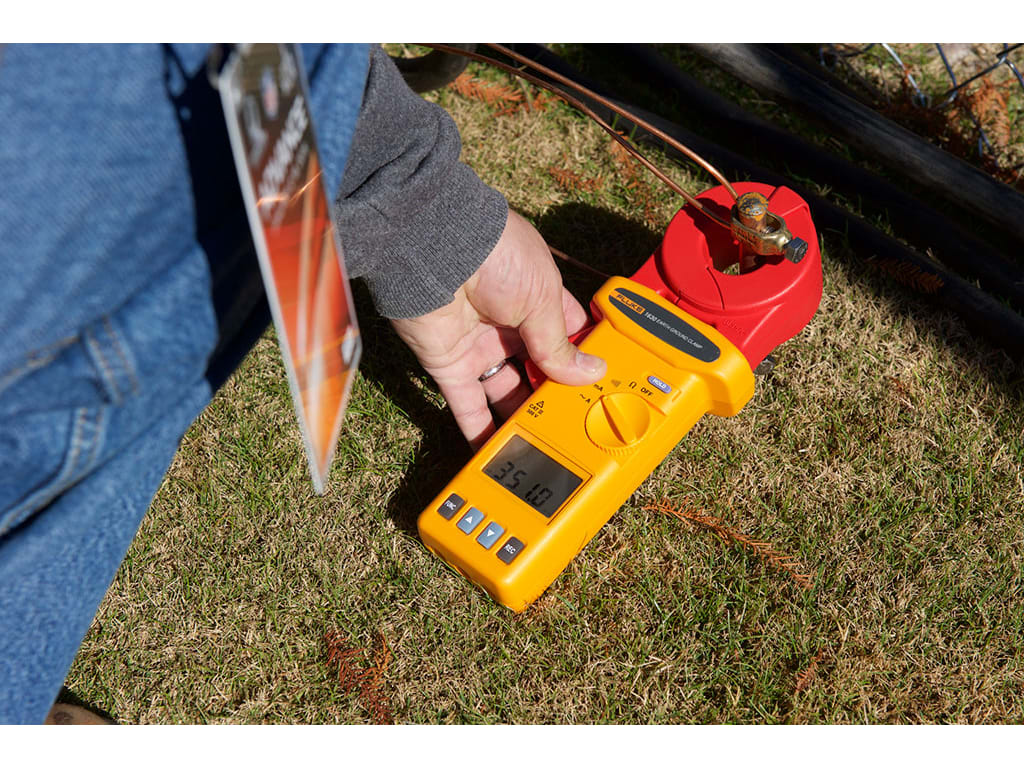 FLUKE 1630-2 FC Earth Ground Loop and Leakage Clamp - Kings Trading. 