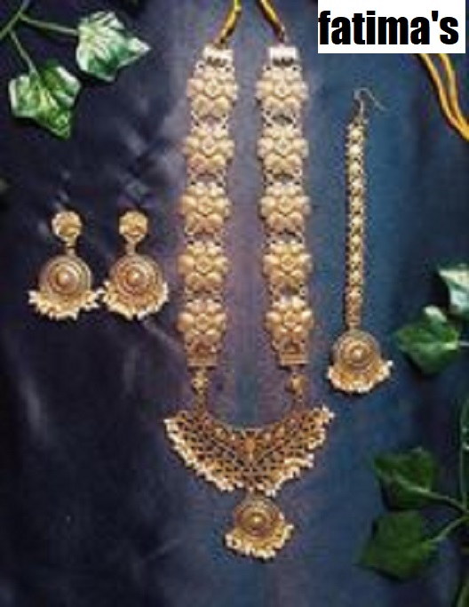 Women handmade fashionable necklace set (Colours Available)