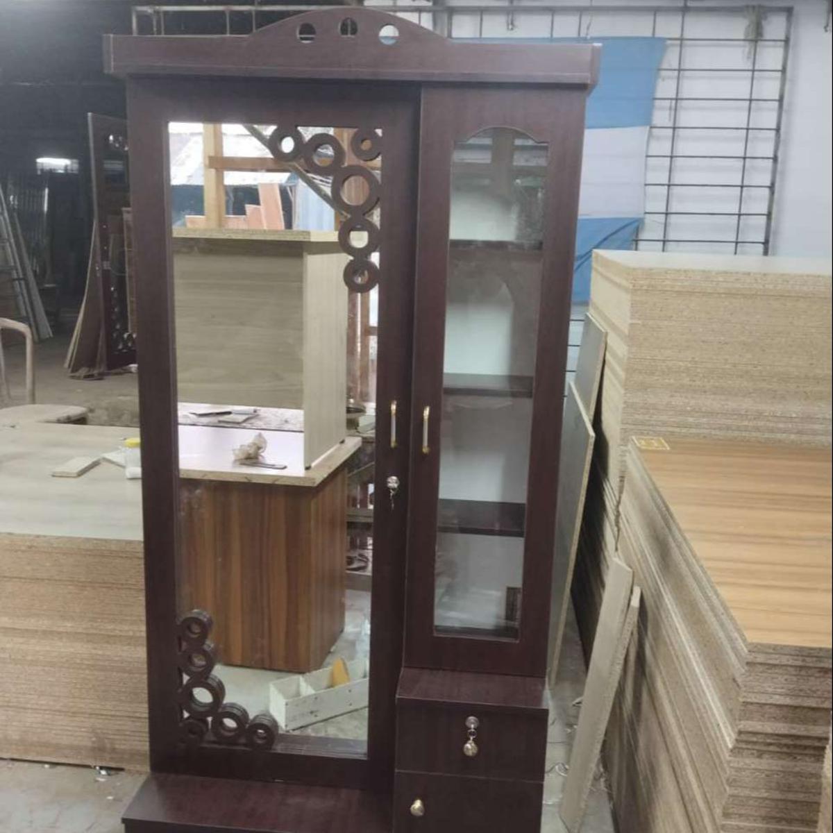 কাঠের ড্রেসিং টেবিল - dressing table