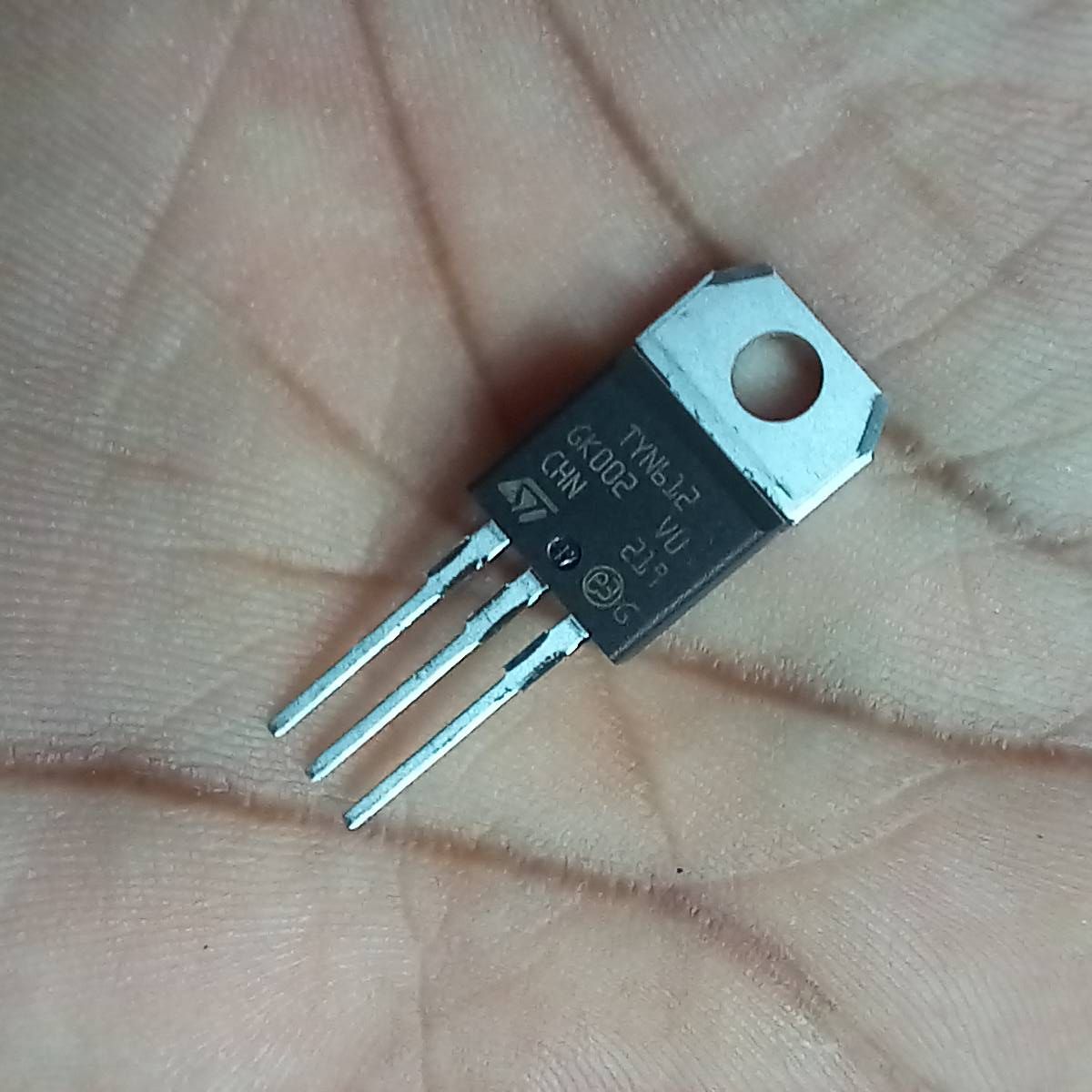 A Class TYN612 IC TYN612 Thyristor 12A 600V Unidirectional TYN612 SCR Thyristor TO-220 Silicon Control Rectifier Transistor 3 Pin Leads IC. 