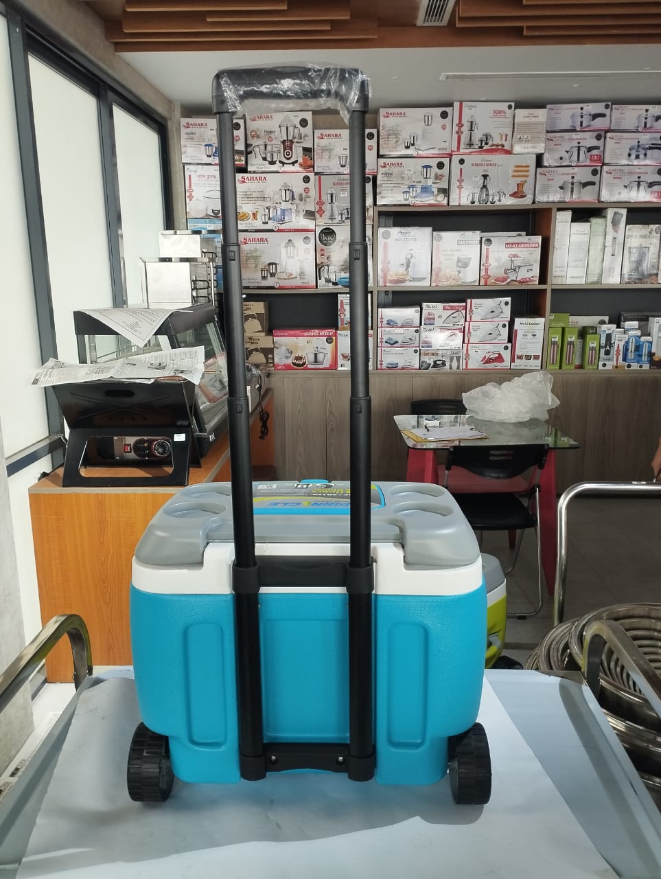 Pinnacle Prudence Cooler Box With Wheels 30 Litres – TPX3007. 