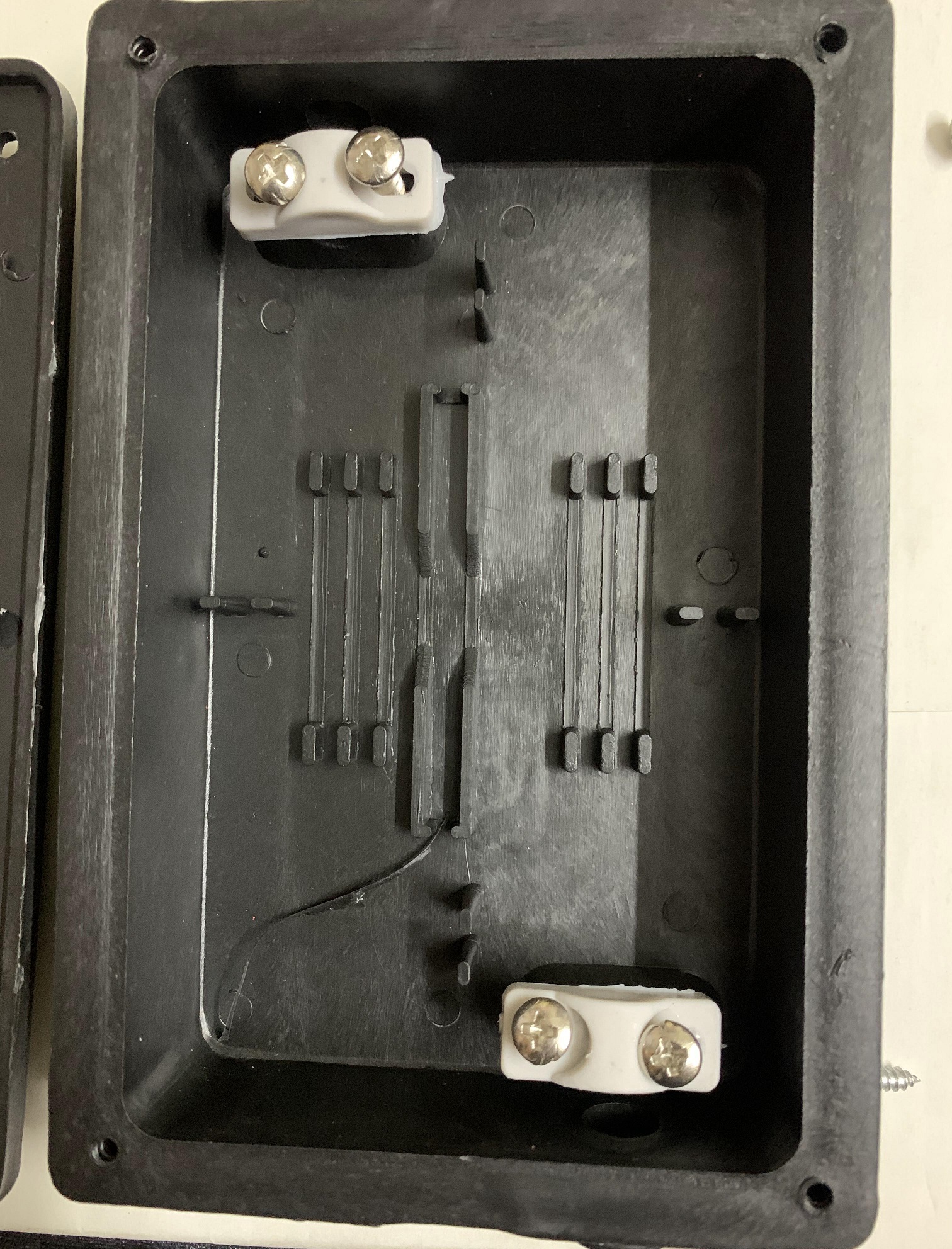 TJ BOX OR OPTICAT FIBER JOINT BOX TERMINAL 2 WAY 2PCS BLACK COLOR. 