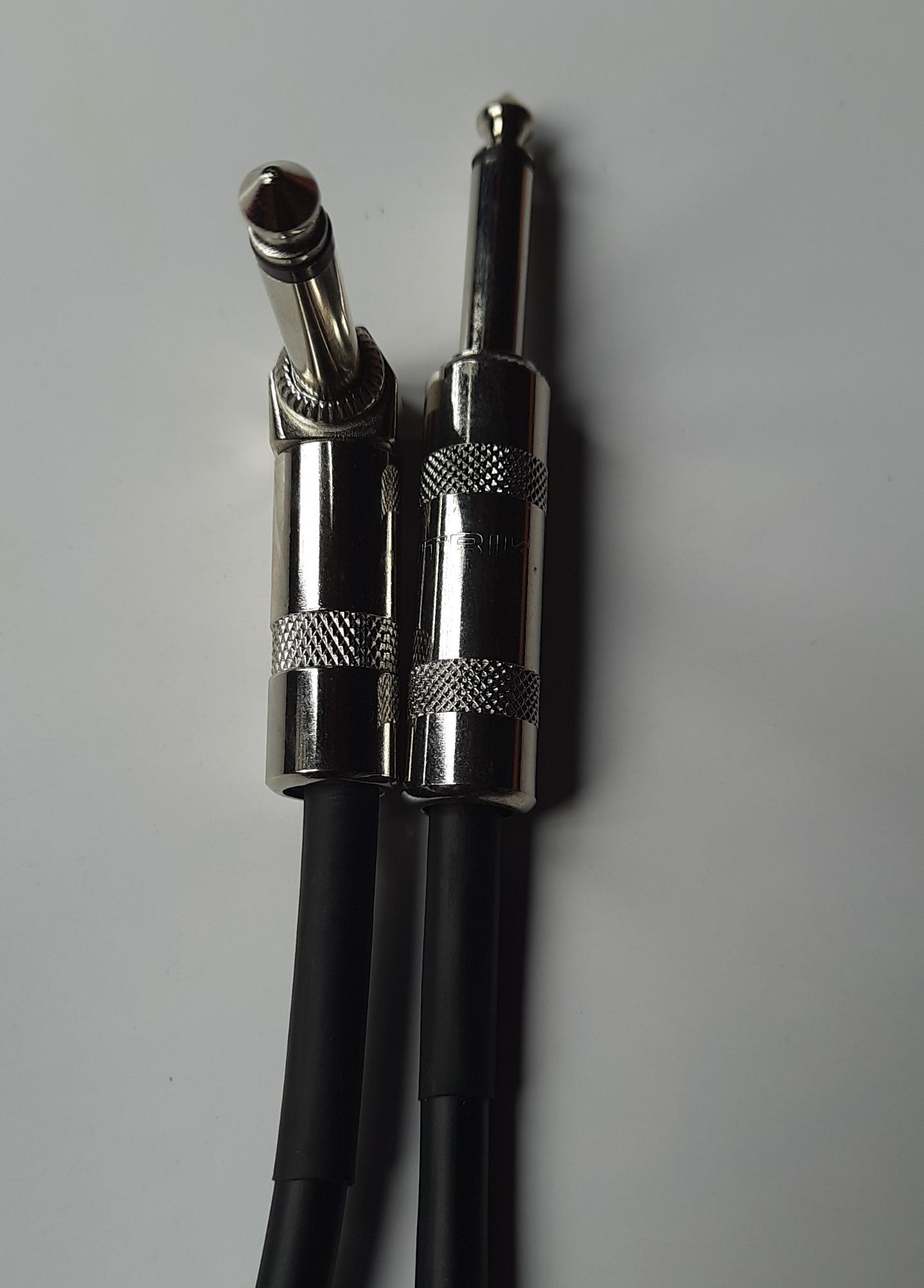 Guitar Cable By Geo Tip for Secure Connection - Electrics and acoustics Guitar. 