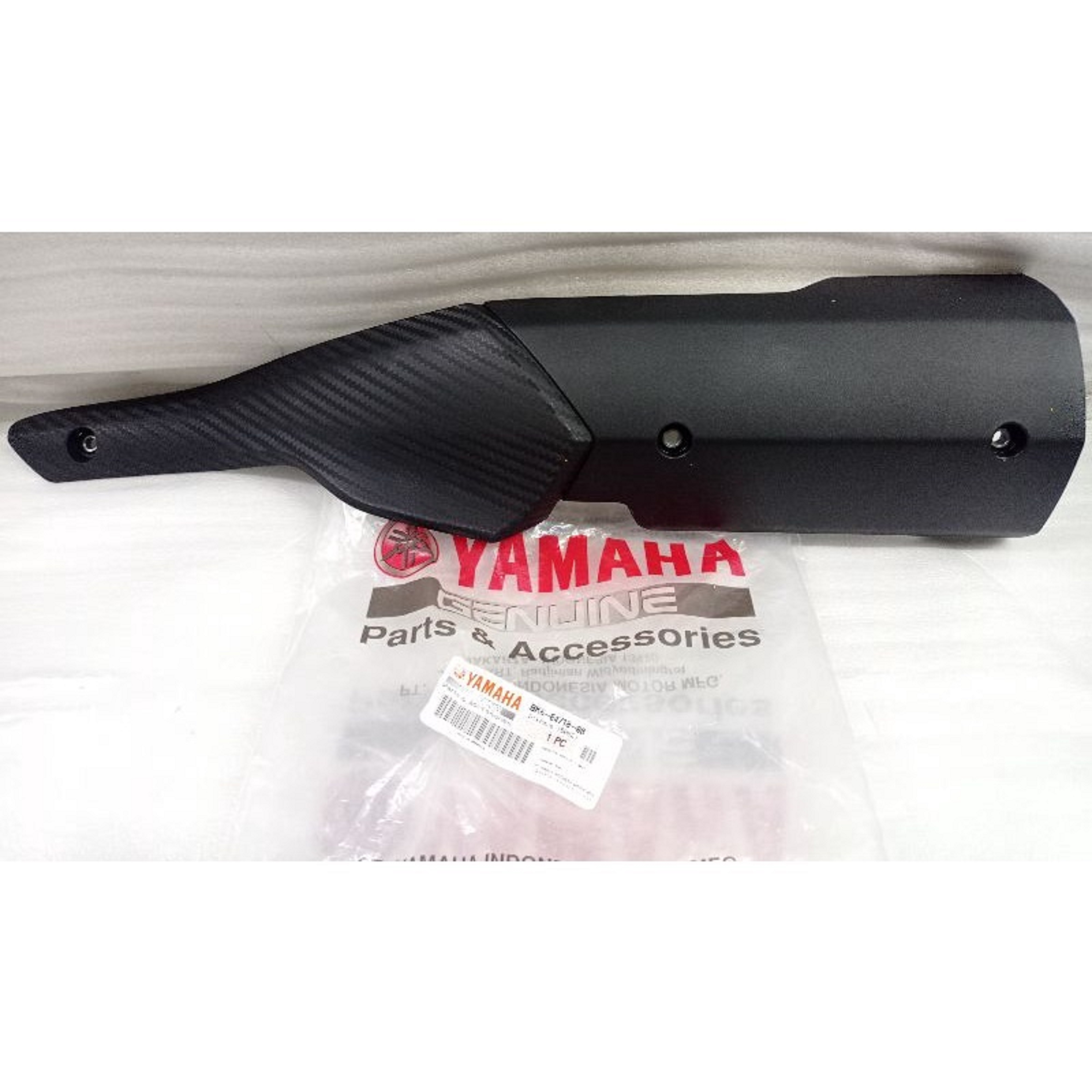 R15 v3 best sale exhaust cover